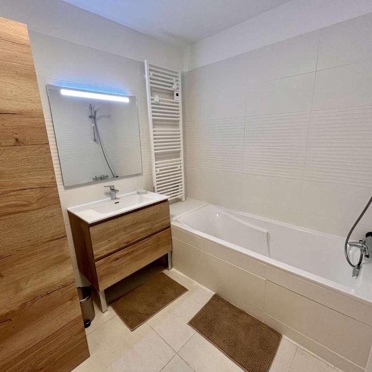 Appartement moderne avec piscine, climatisation et parking à Cavalaire-sur-Mer - FR-1-226B-244 - Appartamento - 16