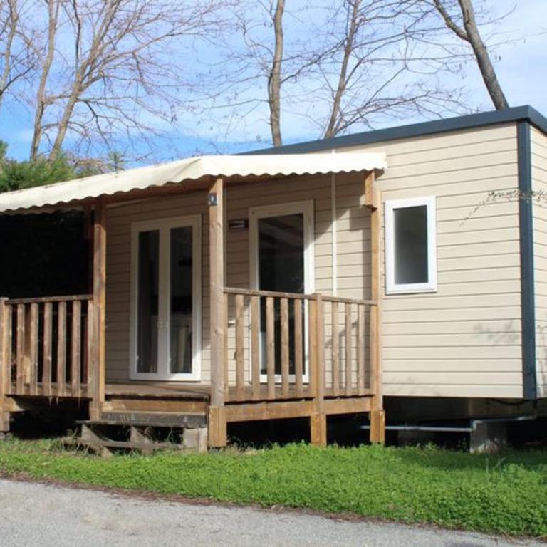 Mobil-home confortable avec terrasse à Bormes-les-Mimosas - API-1-52-730 - Mobile Home - 1