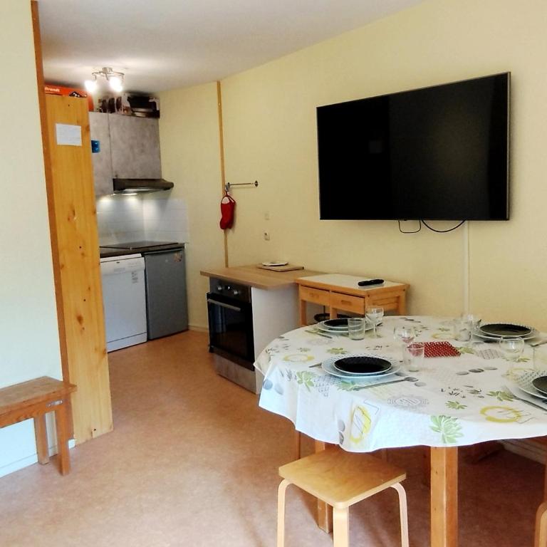 2 Pièces, skis aux pieds, proche commerces avec balcon. Capacité 6 pers, animaux non admis - Appartement 1 Chambre - 5