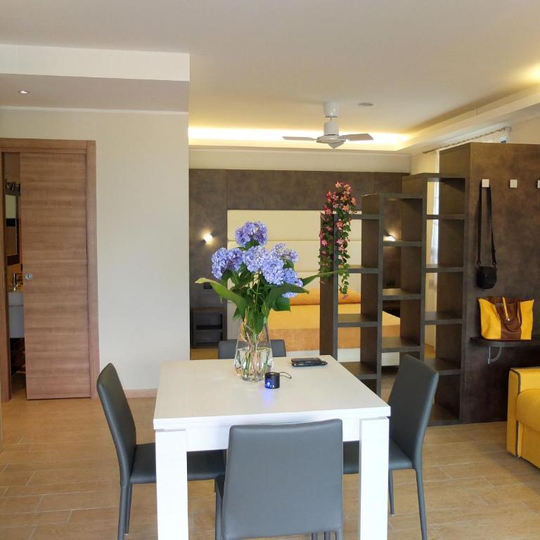 Bella Vita Residence Lake Como by "The House Of Travelers" - Monolocale King Deluxe con Vista Lago - 10