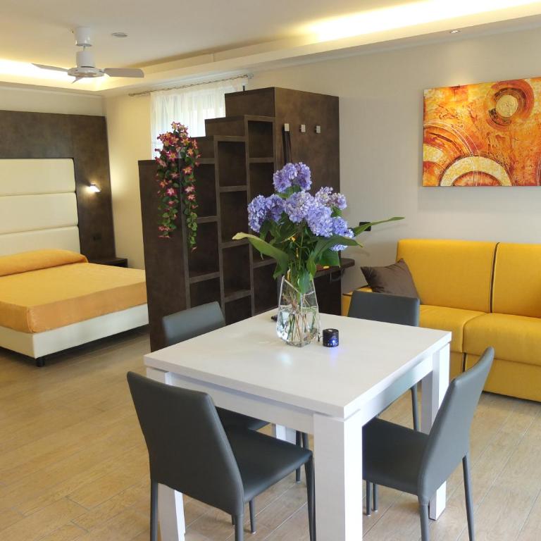 Bella Vita Residence Lake Como by "The House Of Travelers" - Monolocale King Deluxe con Vista Lago - 5