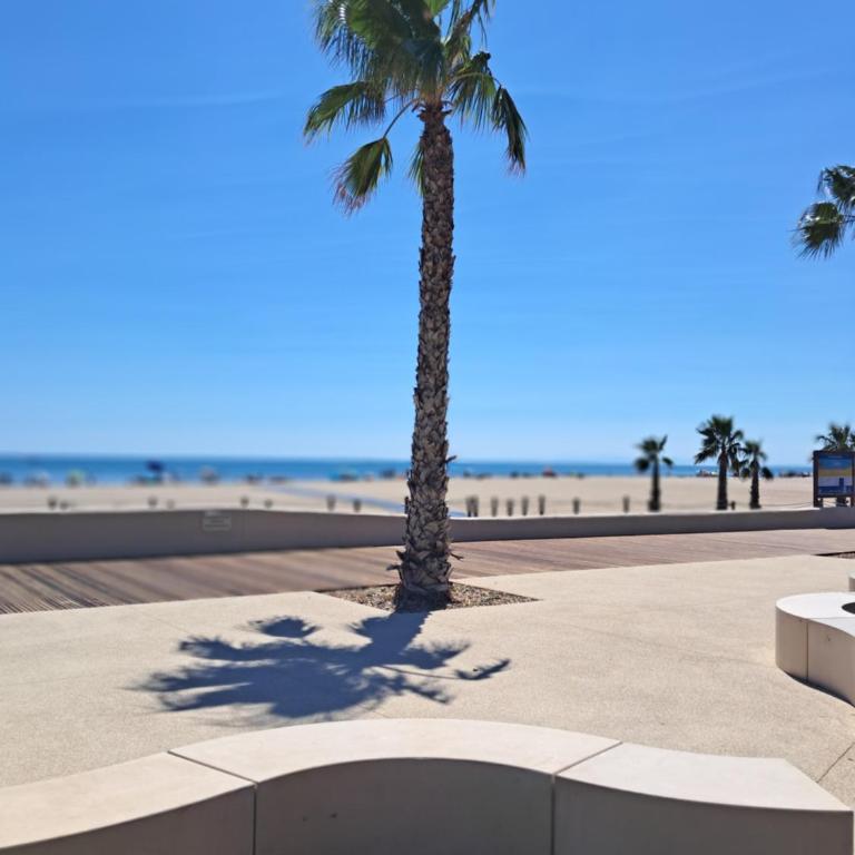 Appartement refait à neuf, climatisé, en rez-de-jardin, à 30 secondes de la plage - Appartement 1 Chambre - 12