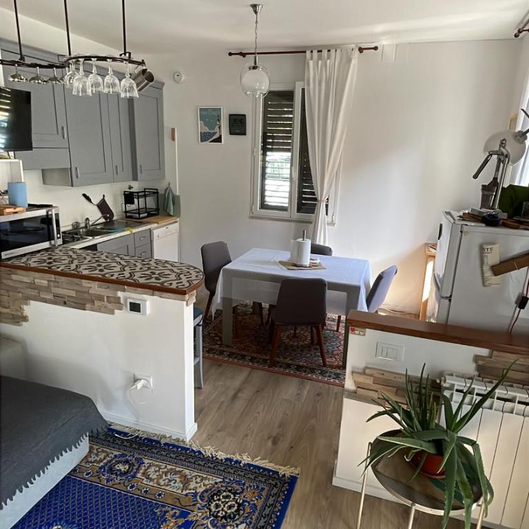Casa indipendente con giardino privato e posto macchina gratuito - Casa con 2 Camere da Letto - 5
