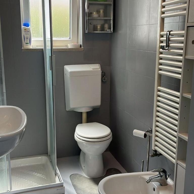 Casa indipendente con giardino privato e posto macchina gratuito - Casa con 2 Camere da Letto - 3