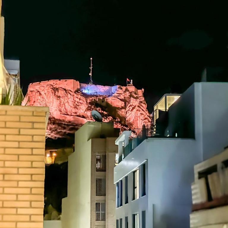 NUEVO bonito ático centro tradicional en Alicante Mercado Central - Two-Bedroom Apartment - 43