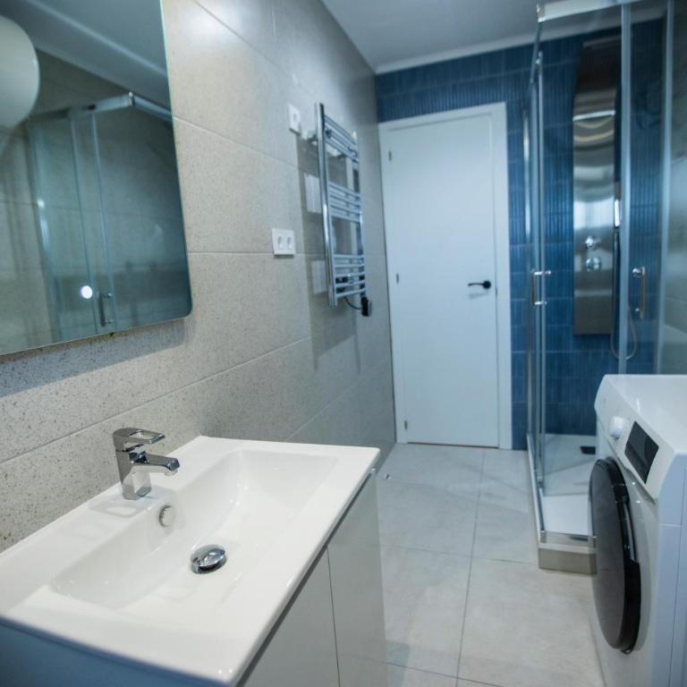 108 - Beachside Renovated 1BR apt 5 min from Beach - One-Bedroom Apartment - 18