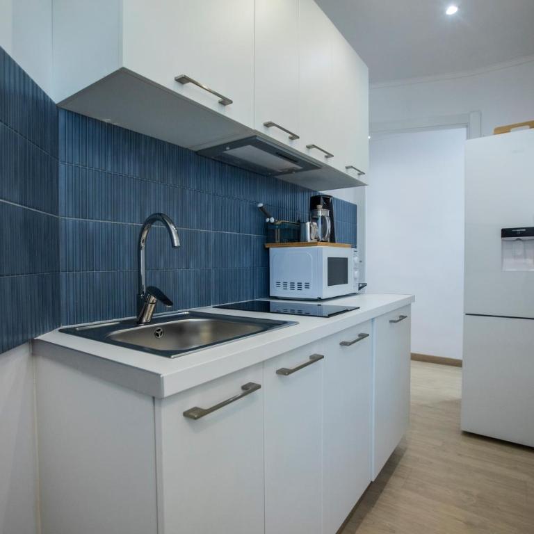 108 - Beachside Renovated 1BR apt 5 min from Beach - One-Bedroom Apartment - 4