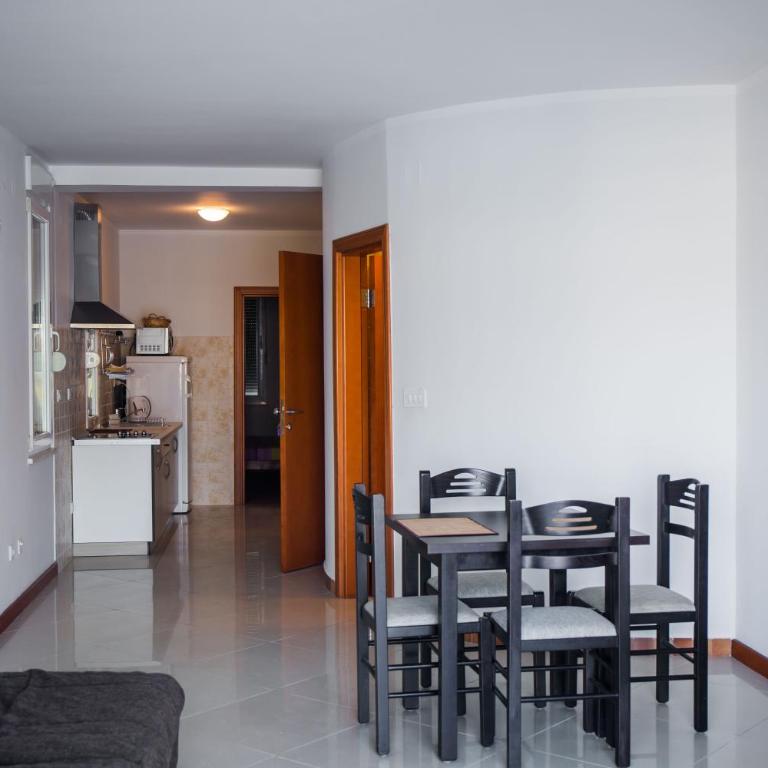 Apartments Riverside - One-Bedroom Apartment with Pool View - 10