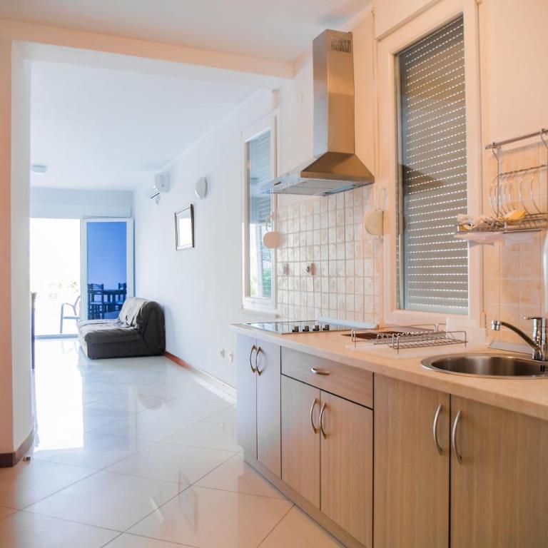 Apartments Riverside - One-Bedroom Apartment with Pool View - 11