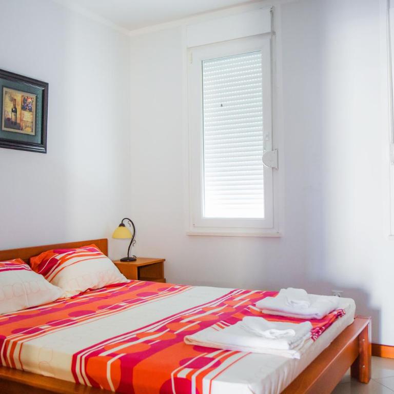 Apartments Riverside - One-Bedroom Apartment with Pool View - 6