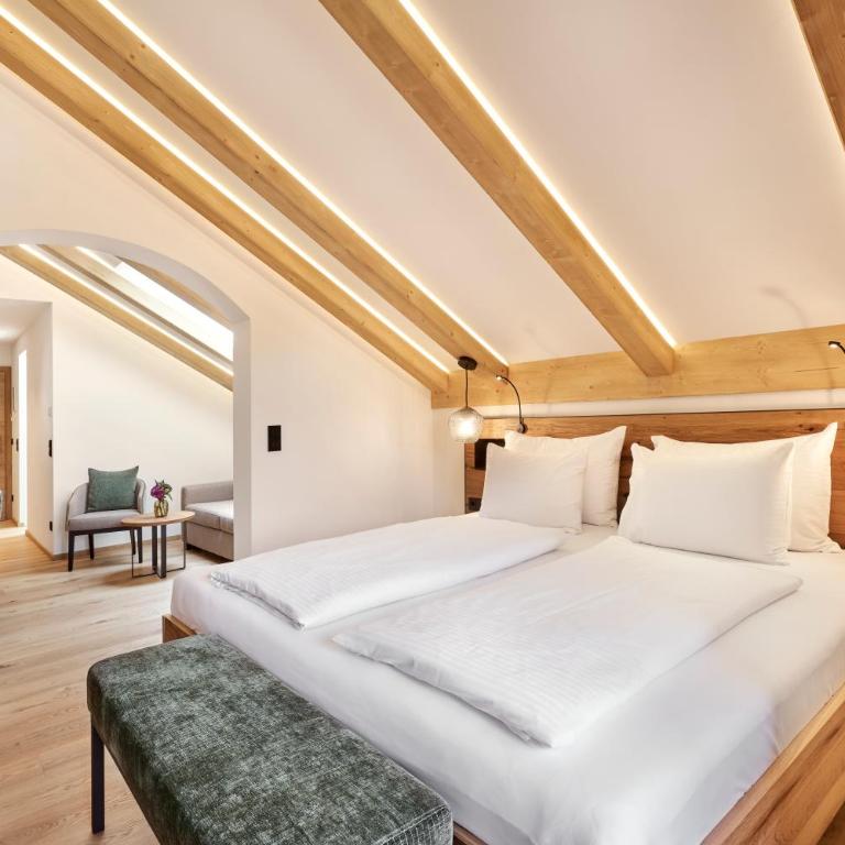 Hotel Gsteig - Landhaus Suite - 1