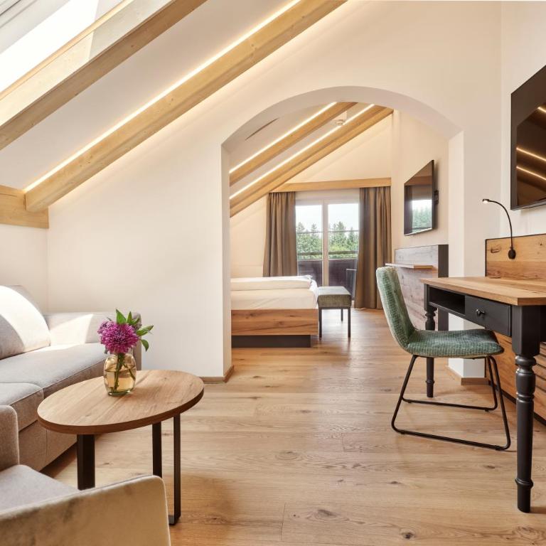 Hotel Gsteig - Landhaus Suite - 2