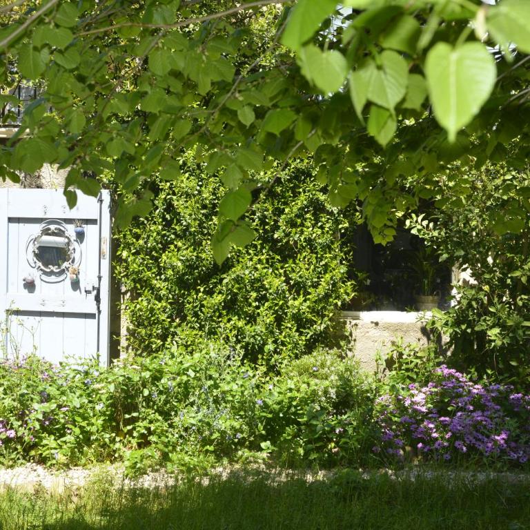 MAS DU MOULIN Chambre d'hôtes Via Rhôna - Camera Matrimoniale con Vista Giardino - 11