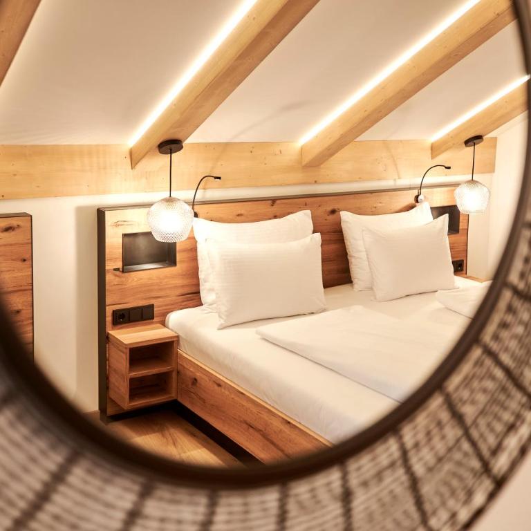 Hotel Gsteig - Doppelzimmer mit Bergblick - 5