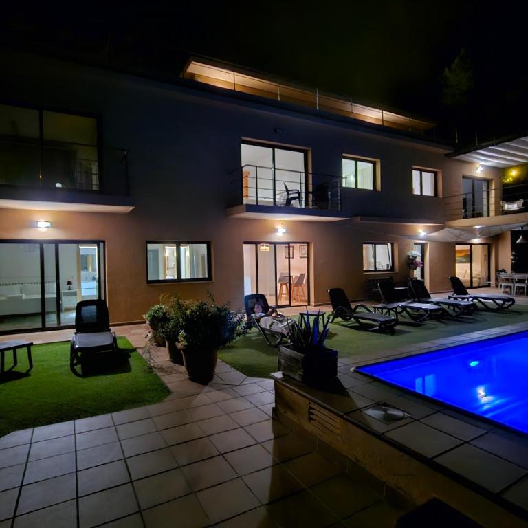 VILLA LA CALA with swimming pool & sea view, 10 min walk from the sea - Villa - 2