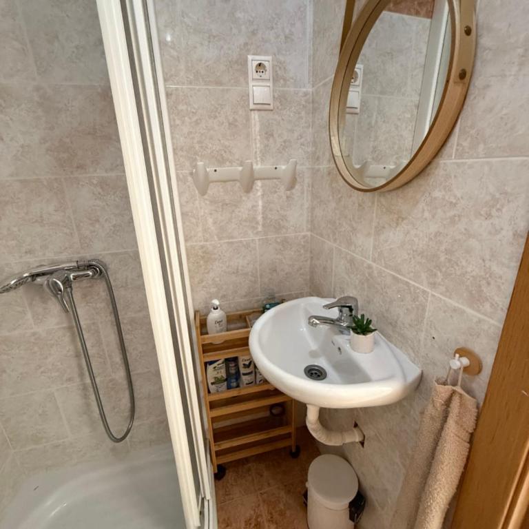 Sol y Playa Levante - Habitación Doble con baño privado - 1