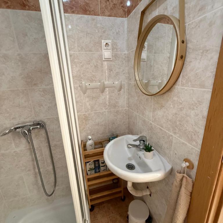 Sol y Playa Levante - Habitación Doble con baño privado - 2