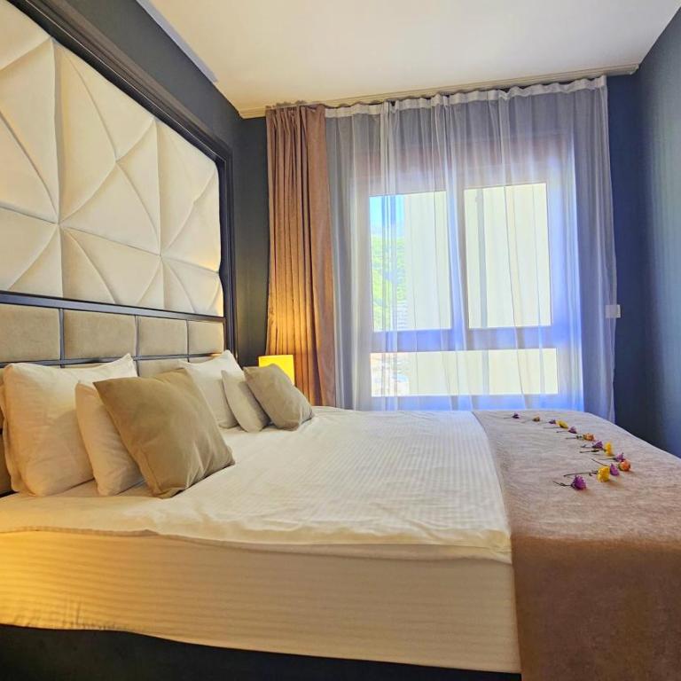 Royalis Suites Rafailovici - Beachfront Sea View Apartments - Family Room with Sea View - 8