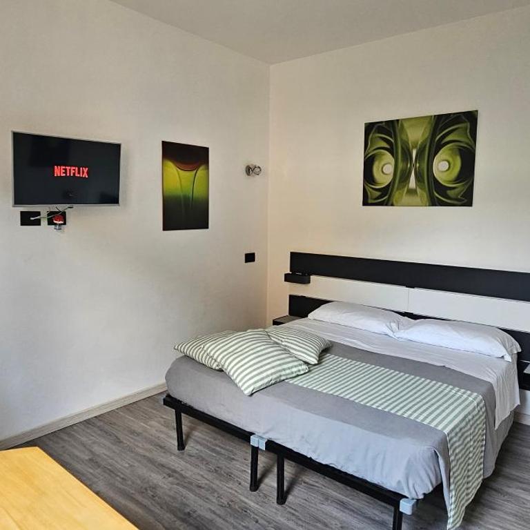Wagon-lit - Double or Twin Room with Private Bathroom - 5
