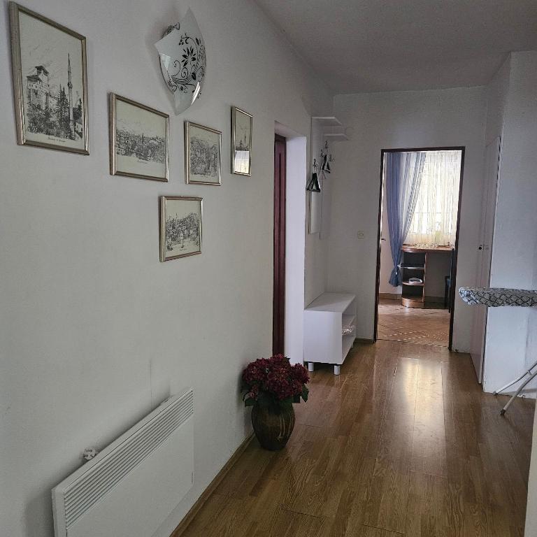 AC House Apartments - Two-Bedroom Apartment with Garden View - 18