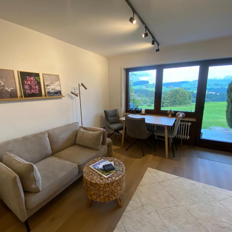 Neu - Ferienwohnung Allgäuparadies - Traumhafte Aussichten mitten in der Natur des Westallgäus - Apartment mit 1 Schlafzimmer und Terrasse - 3