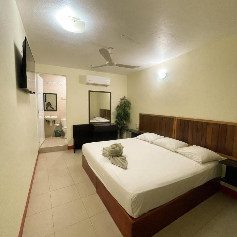 Bacanda Hotel - Habitación con cama extragrande. - 11