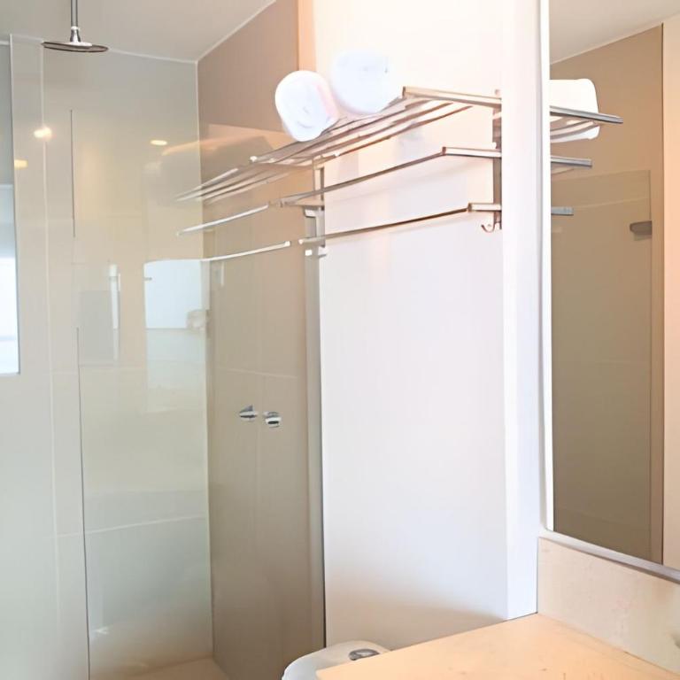 Luxury Escape: Sea, Comfort & Style - One-Bedroom Premium Apartment with Ocean View - 21