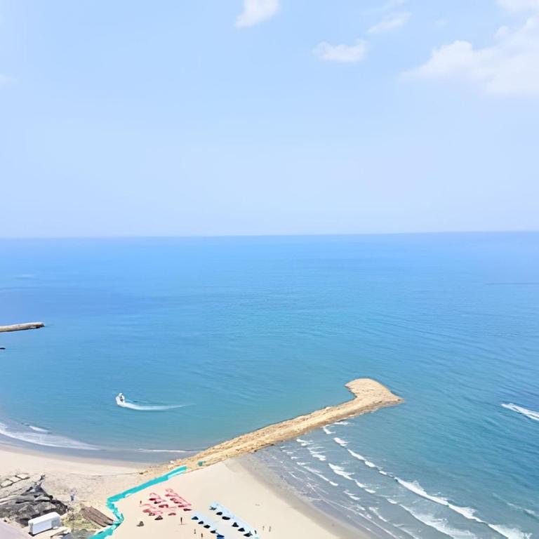 Luxury Escape: Sea, Comfort & Style - One-Bedroom Premium Apartment with Ocean View - 43