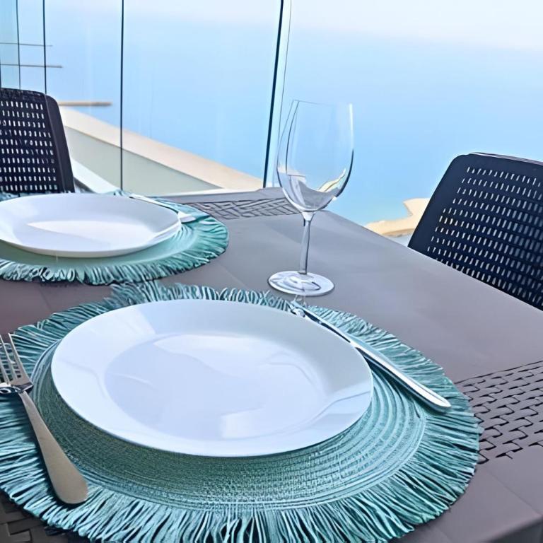 Luxury Escape: Sea, Comfort & Style - One-Bedroom Premium Apartment with Ocean View - 55