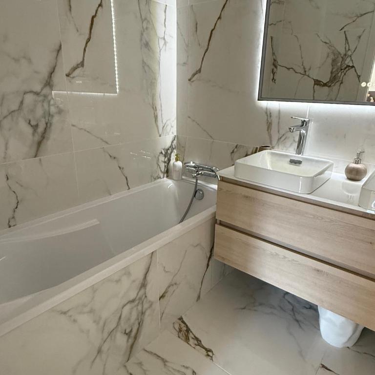 Appartement de luxe type 4 Eden Suite Sanguinaires vue mer avec piscine chauffée résidence Ajaccio - Apartment mit 3 Schlafzimmern - 83