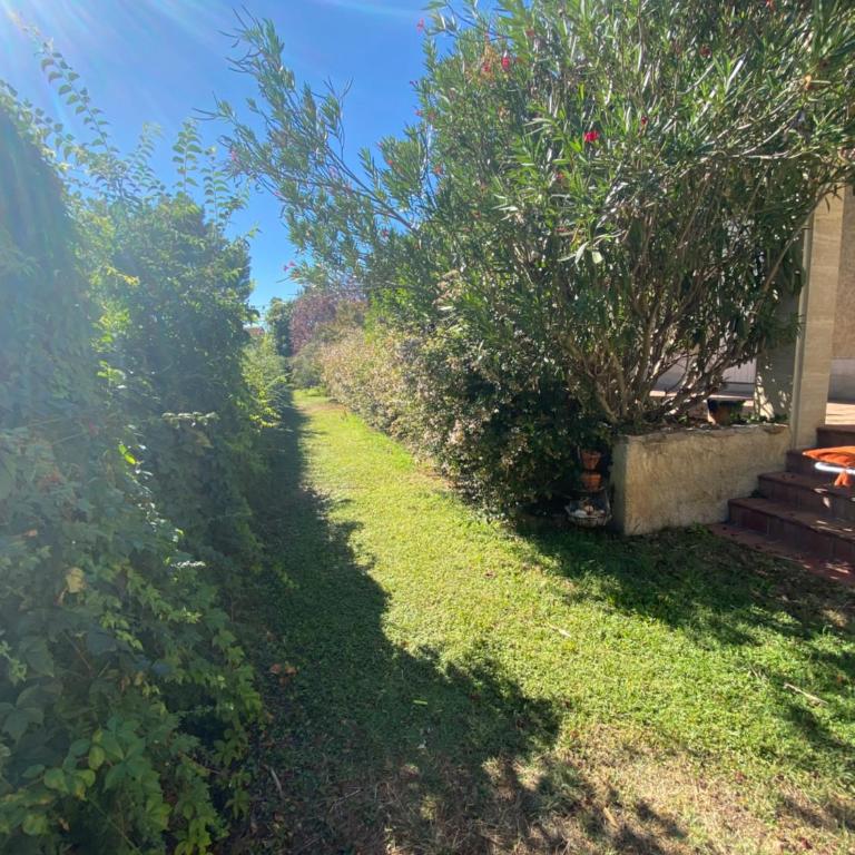 Les Mourguettes maison familiale avec piscine et garage sur 2000 m2 de terrain en campagne - Maison 7 Chambres - 13