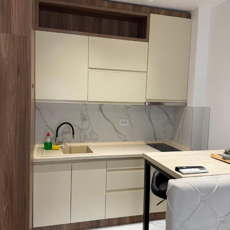 Zlatibor 77 - Klasična Četvorokrevetna Soba - 6