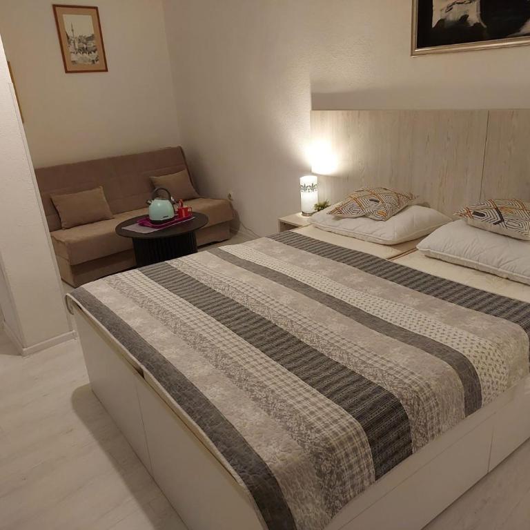 Guest House Vanja - Deluxe Double Room (2 Adults + 1 Child) - 2