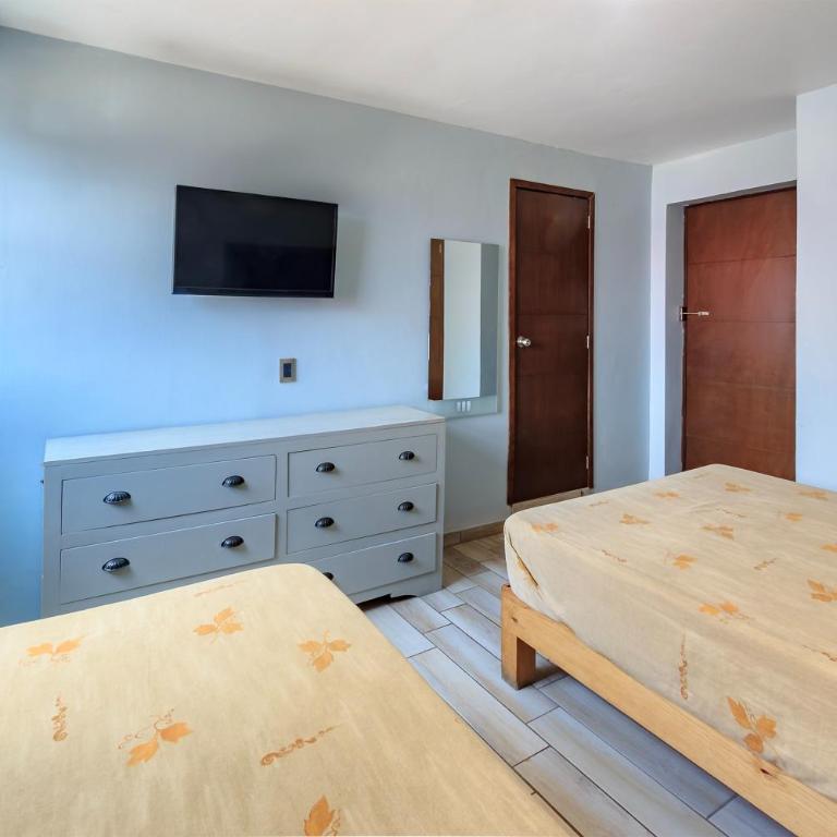 Capital O Hotel Colon Express Guadalajara - Habitación Triple Estándar - 4