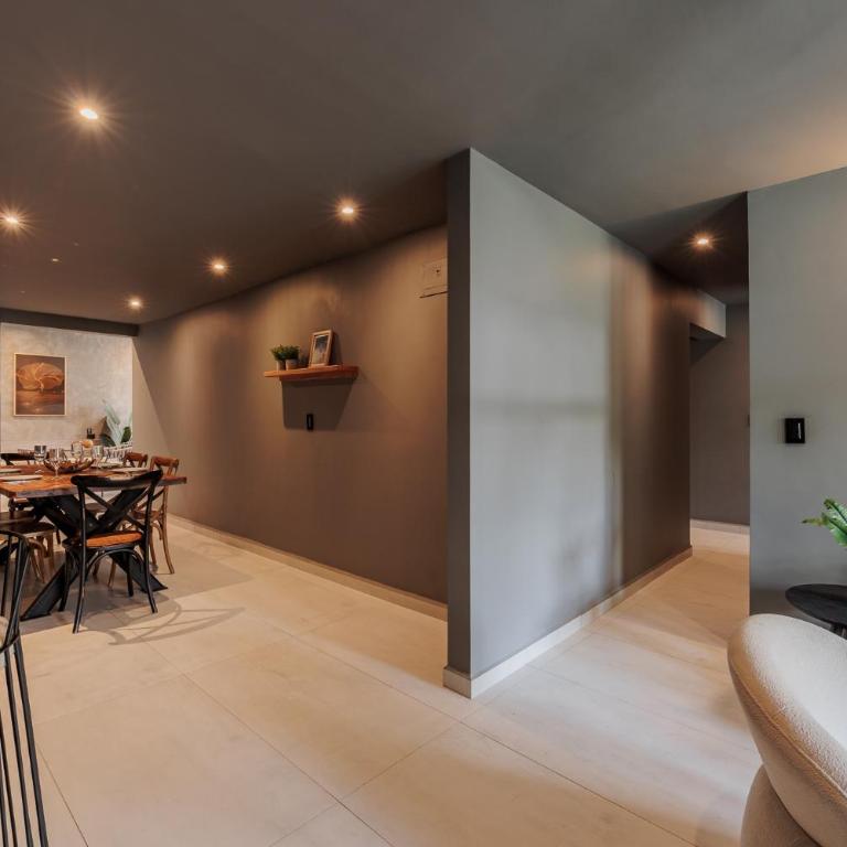 10th Street Three-Bedroom Jacuzzi & Billiard 201 - Three-Bedroom Apartment - 3