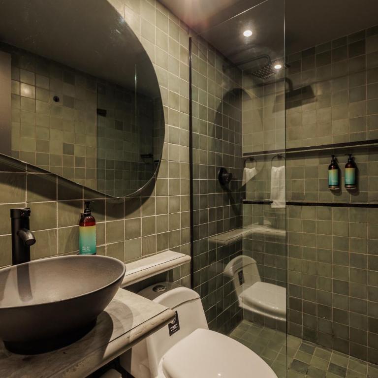 10th Street Three-Bedroom Jacuzzi & Billiard 201 - Three-Bedroom Apartment - 5