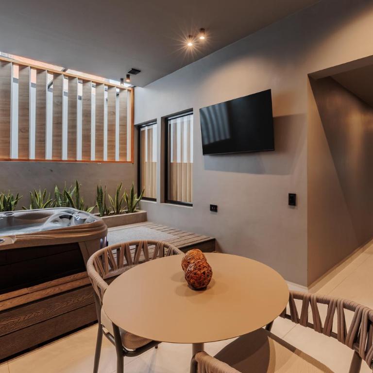 10th Street Three-Bedroom Jacuzzi & Billiard 201 - Three-Bedroom Apartment - 7