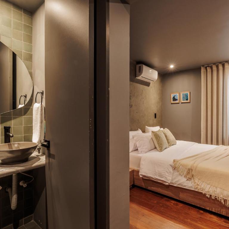10th Street Three-Bedroom Jacuzzi & Billiard 201 - Three-Bedroom Apartment - 8