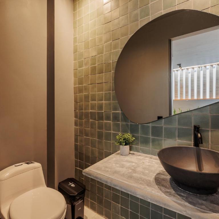 10th Street Three-Bedroom Jacuzzi & Billiard 201 - Three-Bedroom Apartment - 13