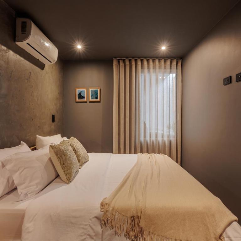 10th Street Three-Bedroom Jacuzzi & Billiard 201 - Three-Bedroom Apartment - 18