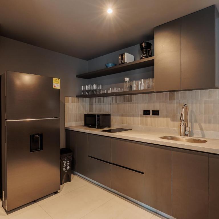 10th Street Three-Bedroom Jacuzzi & Billiard 201 - Three-Bedroom Apartment - 19