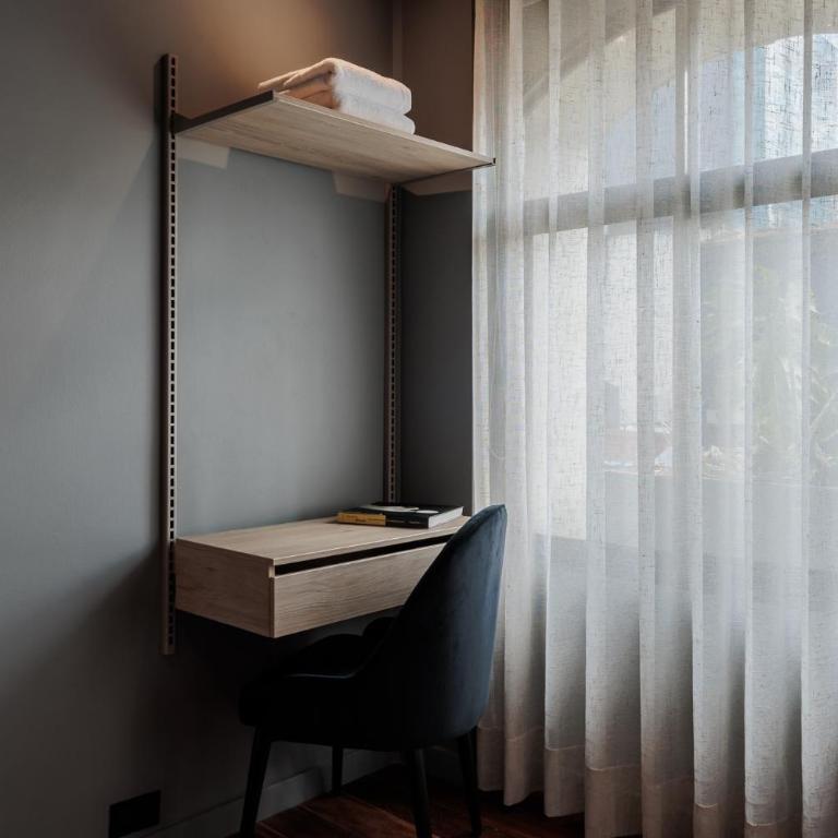 10th Street Three-Bedroom Jacuzzi & Billiard 201 - Three-Bedroom Apartment - 28