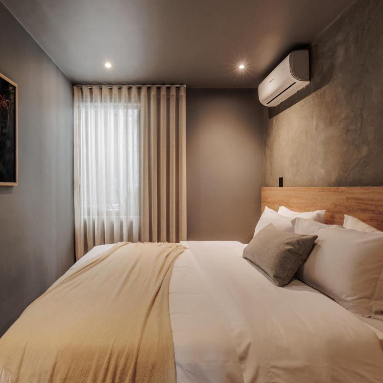10th Street Three-Bedroom Jacuzzi & Billiard 201 - Three-Bedroom Apartment - 29