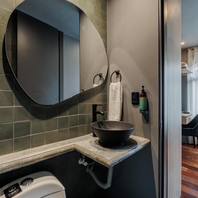 10th Street Three-Bedroom Jacuzzi & Billiard 201 - Three-Bedroom Apartment - 32