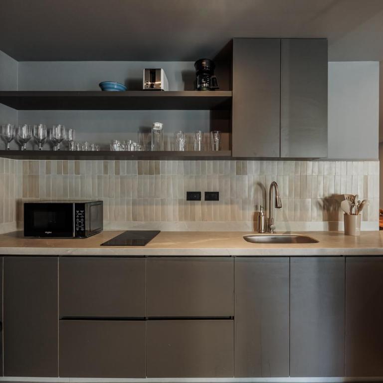 10th Street Three-Bedroom Jacuzzi & Billiard 201 - Three-Bedroom Apartment - 37