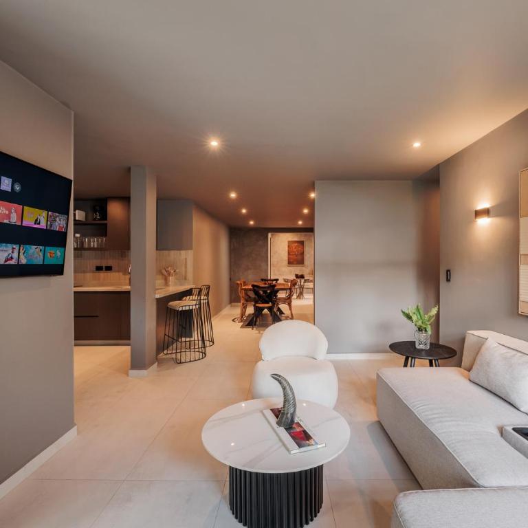10th Street Three-Bedroom Jacuzzi & Billiard 201 - Three-Bedroom Apartment - 38
