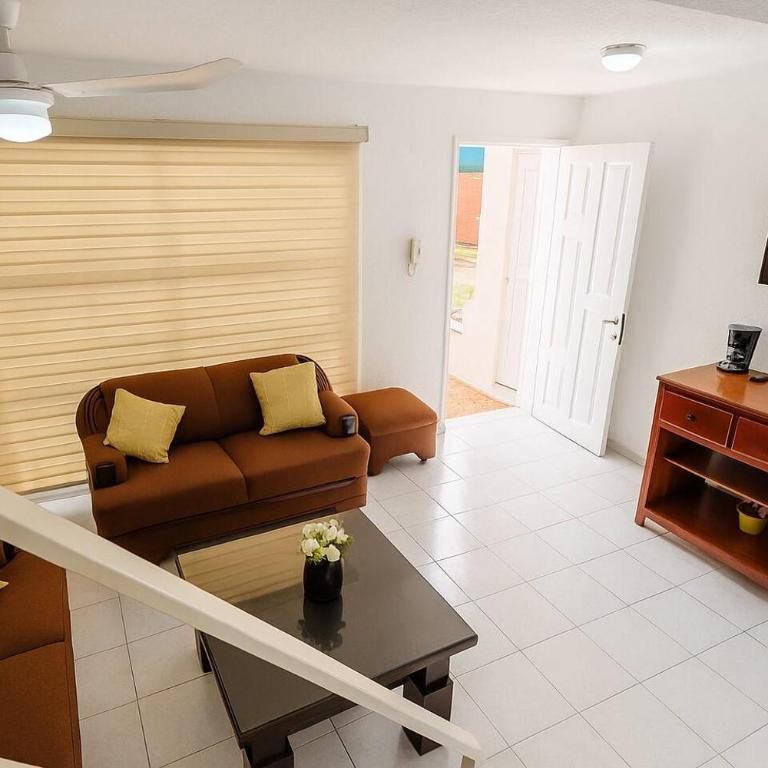 House with pool, near the beach - Casa con alberca, cerca de playa - Two-Bedroom House - 4