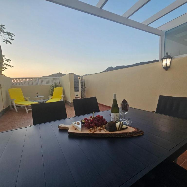 Cozy home with terrace and access to swimming pool - Apartment - 28