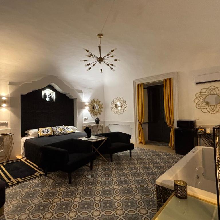MoREsco - King Suite with Spa Bath - 8
