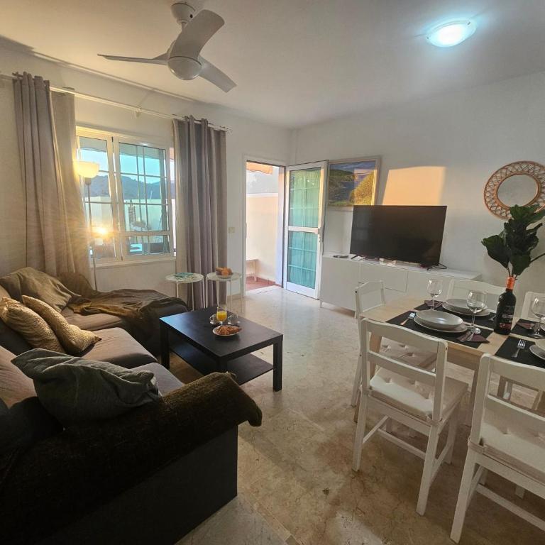 Cozy home with terrace and access to swimming pool - Apartment - 7